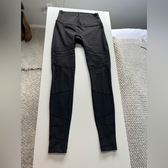 Lululemon Wunderunder Highrise Mix and Mesh Leggings - Picture 4 of 4
